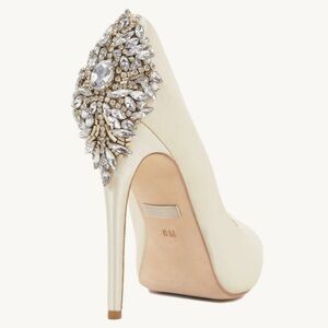 BADGLEY MISHKA Kiara Embellished Peep-toe Pump in Ivory Size 8.5 Bridal Wedding